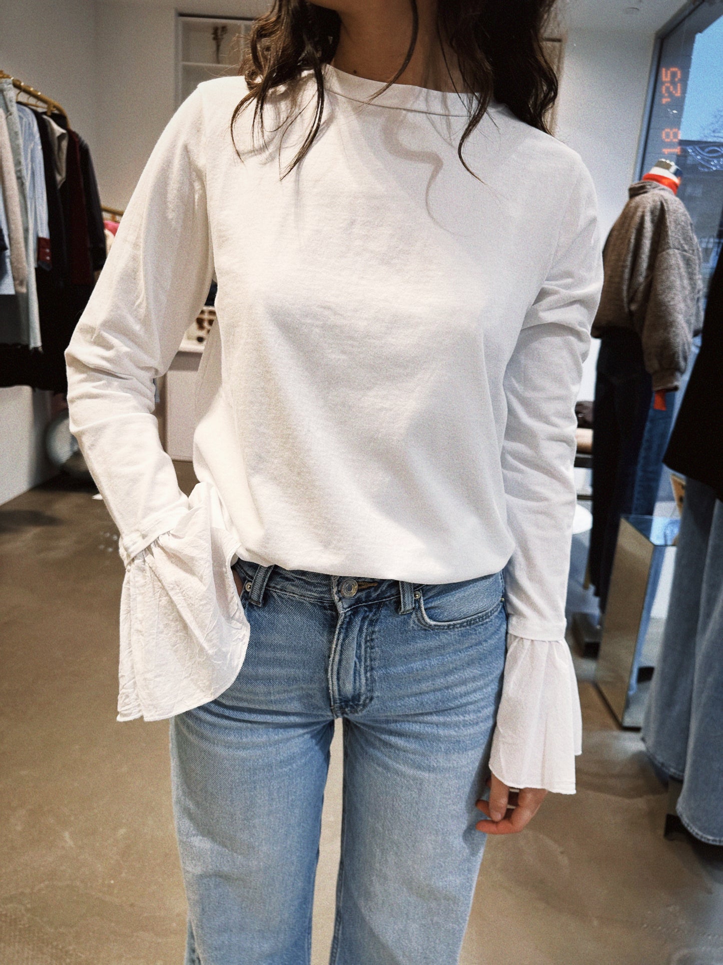 Camila, le top aux manches bouffantes