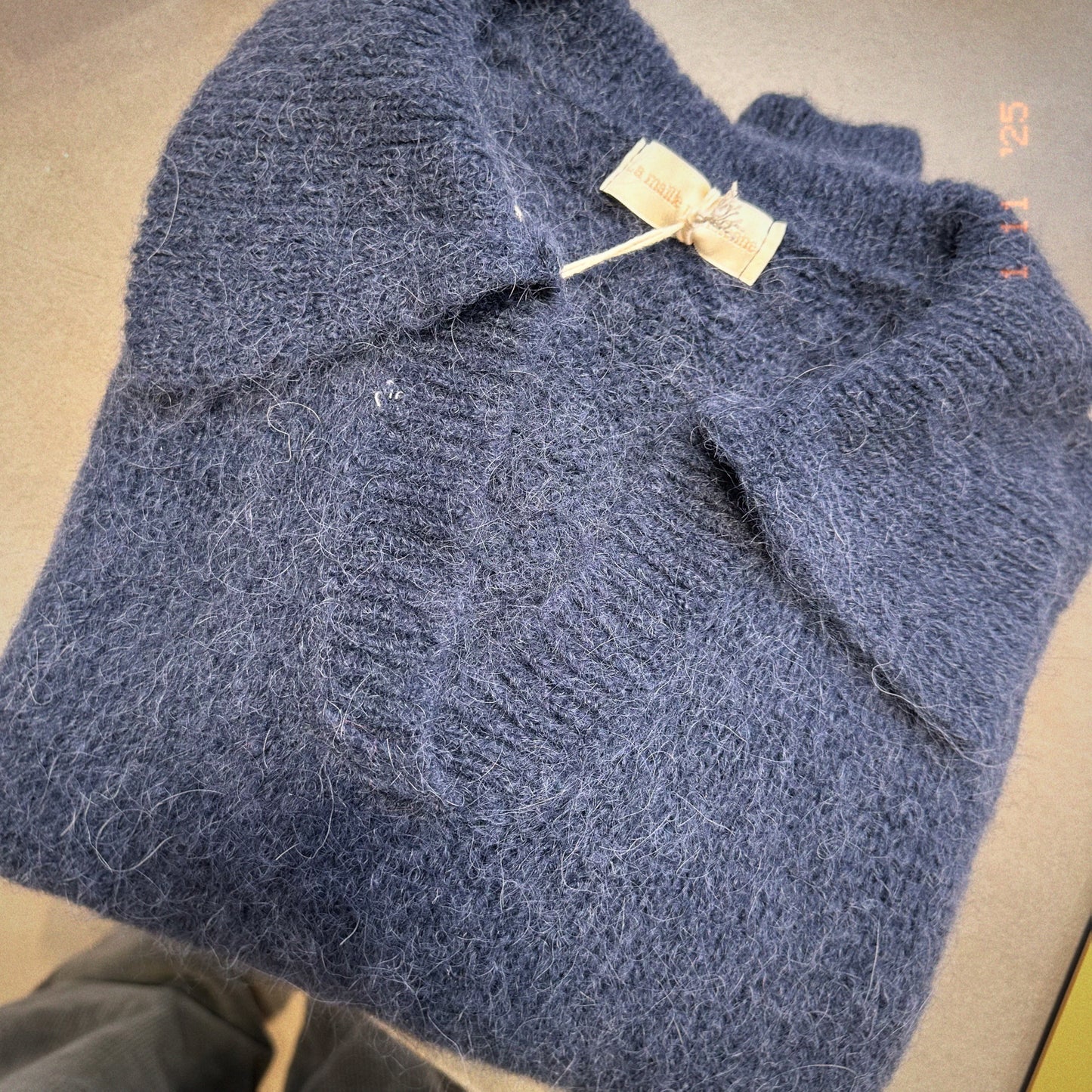 Max, le pull doudou col v
