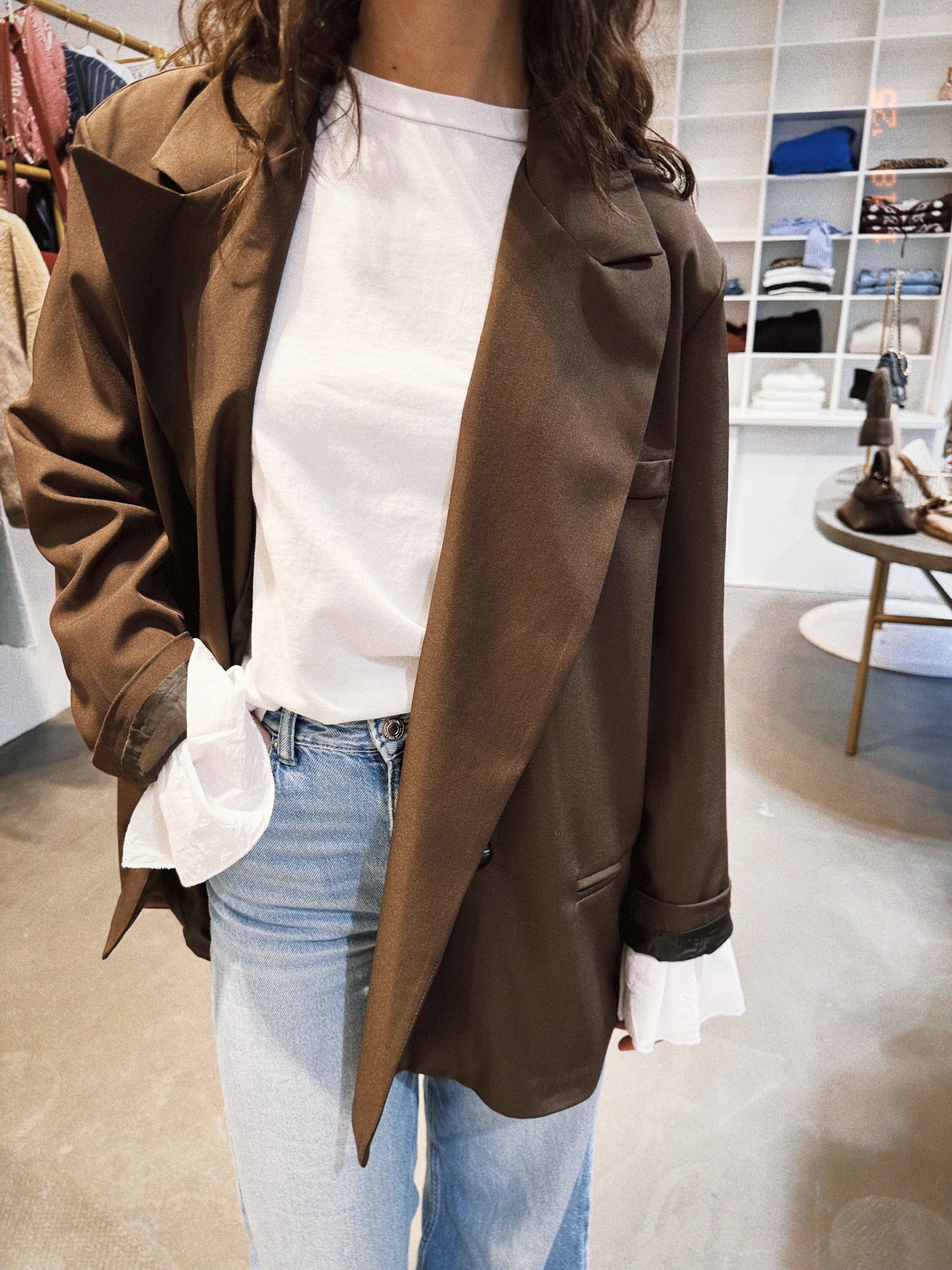 Camila, le top aux manches bouffantes