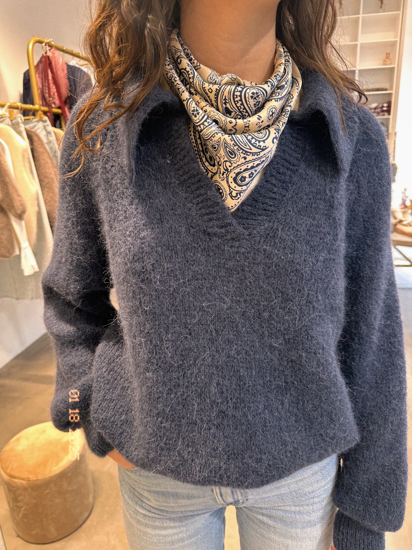 Max, le pull doudou col v