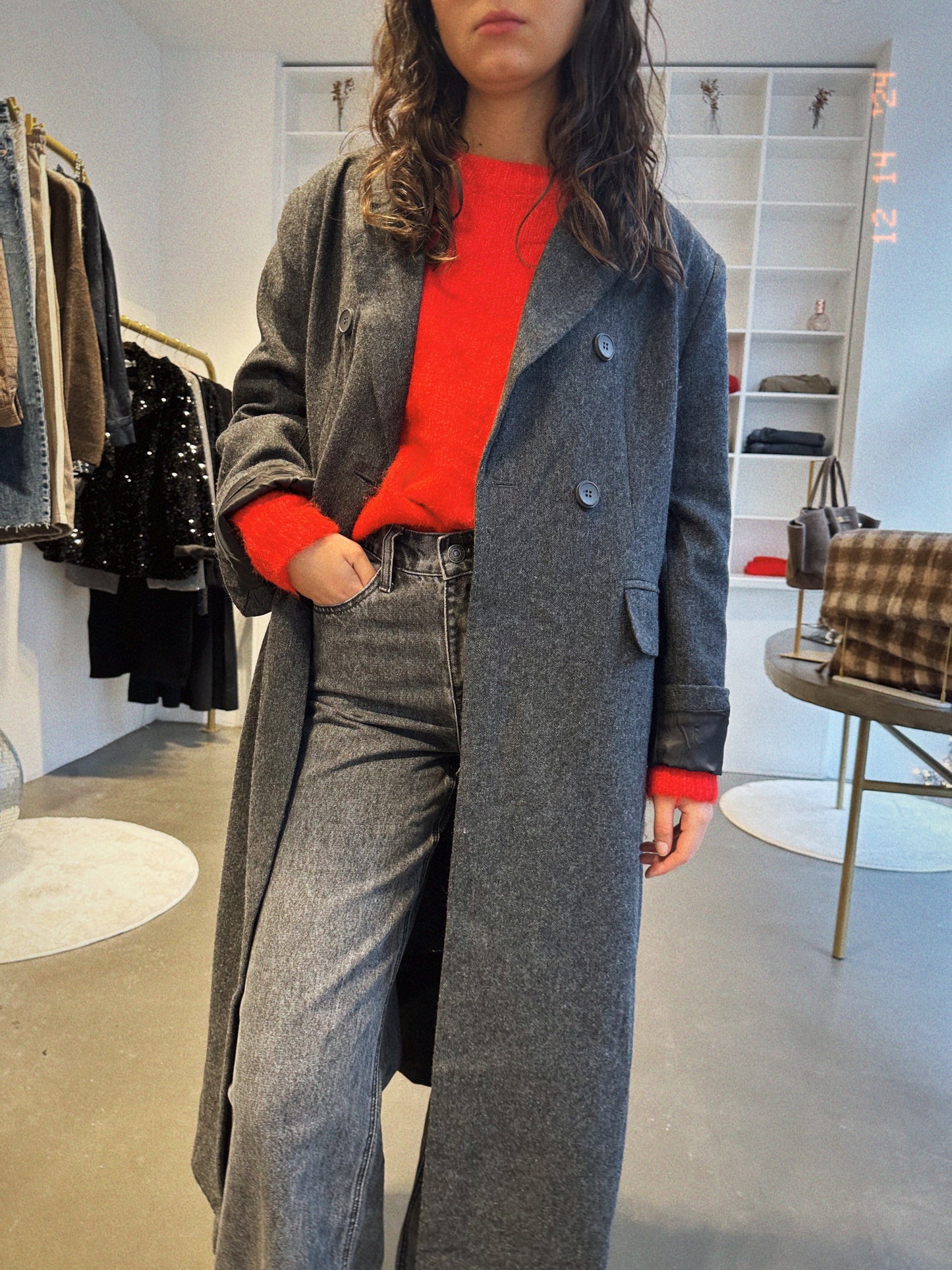 May, le manteau long