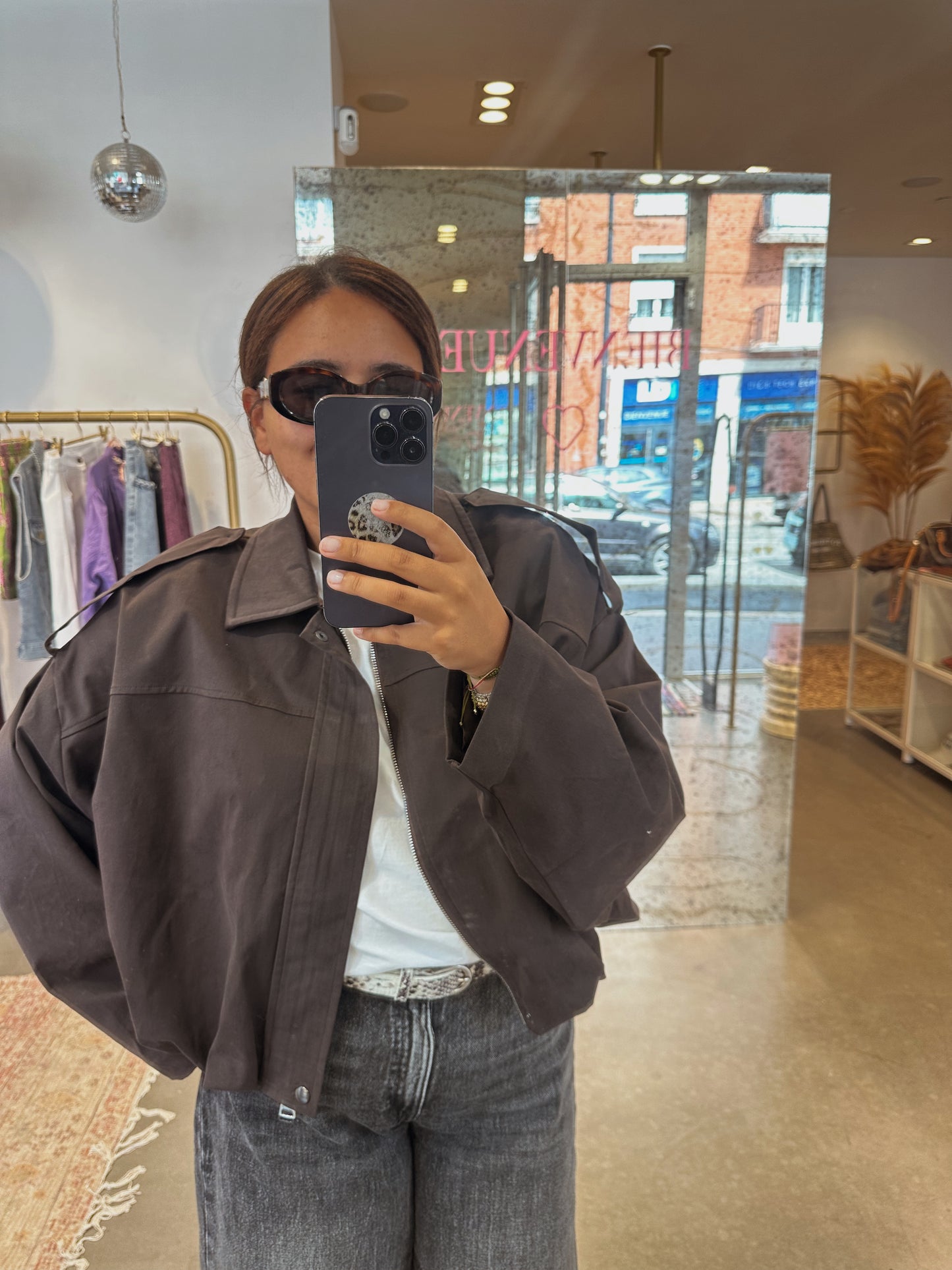 Karl, le blouson chocolat.