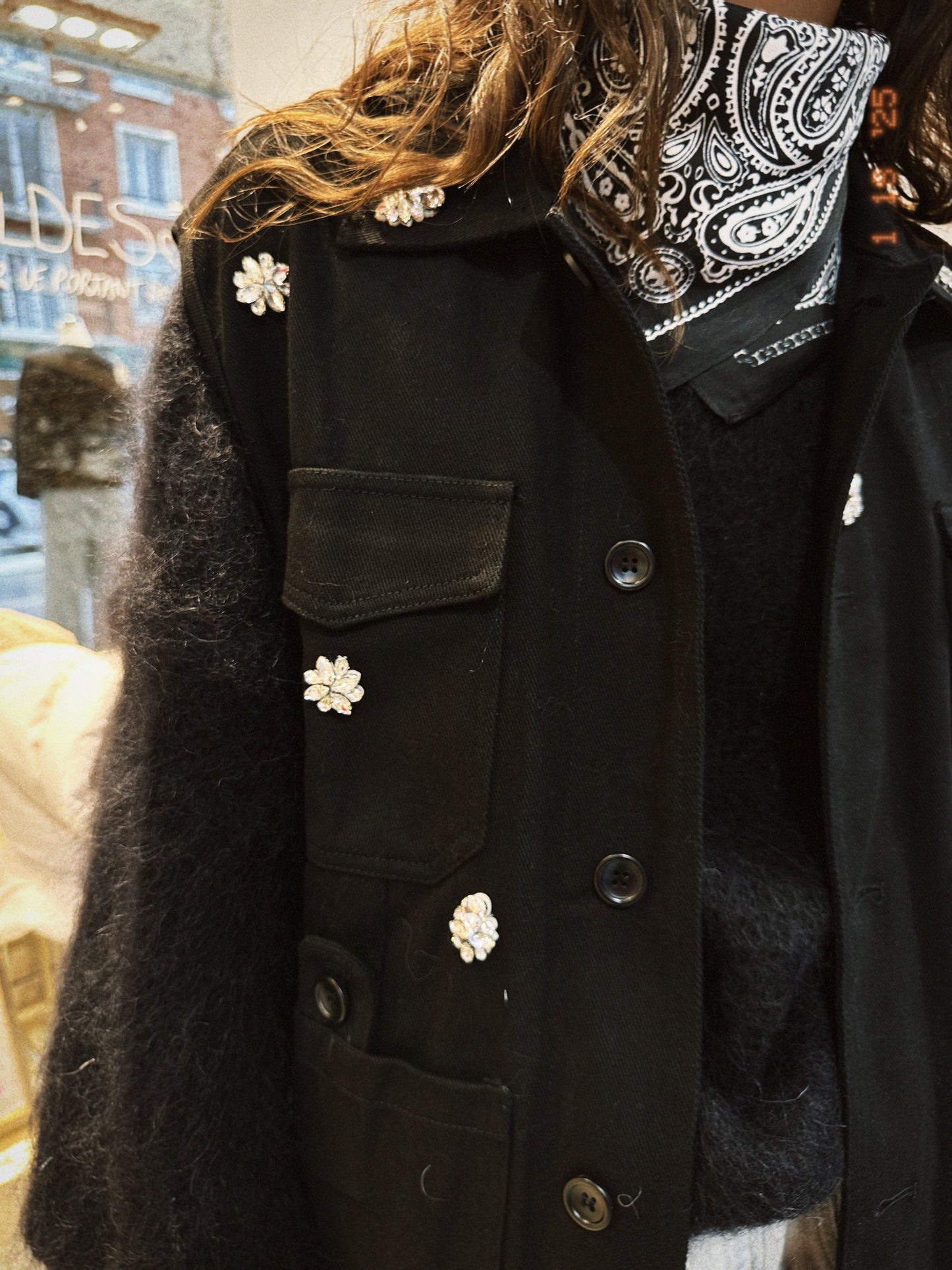Alia, la veste sans manche à strass