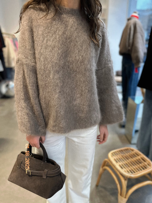 Maï, le nouveau pull tout doux.
