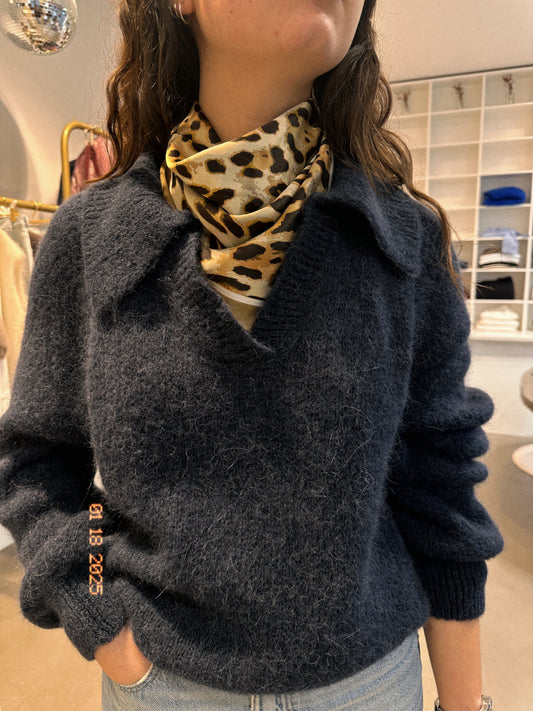 Max, le pull doudou col v