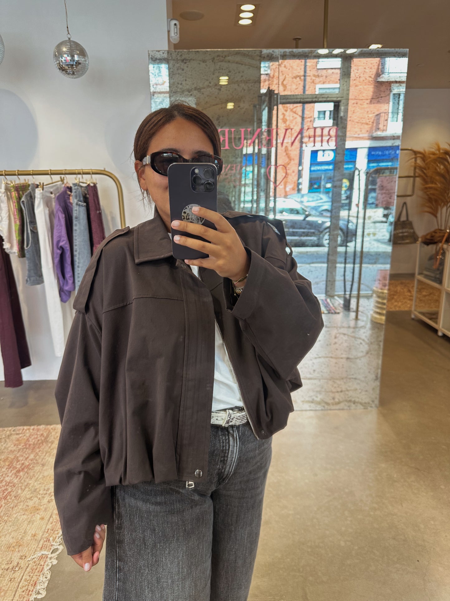 Karl, le blouson chocolat.